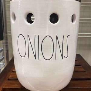 Rae Dunn large onions canister